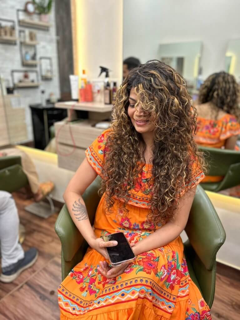 Scrunched hair hairstyle for summer