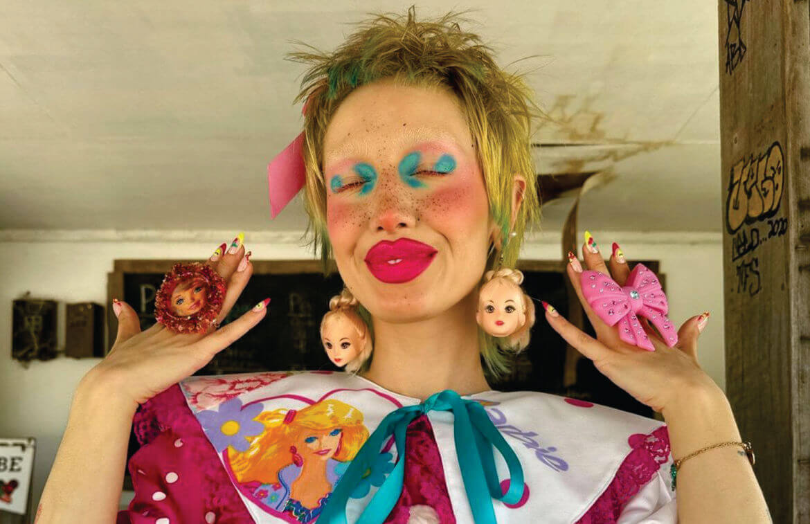 Sara Camposarcone sporting #clowncore aesthetics