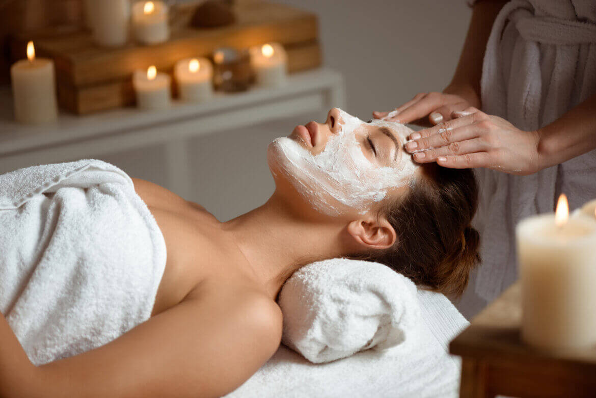 Decoding the Perfect Facials For Summer with Skinora