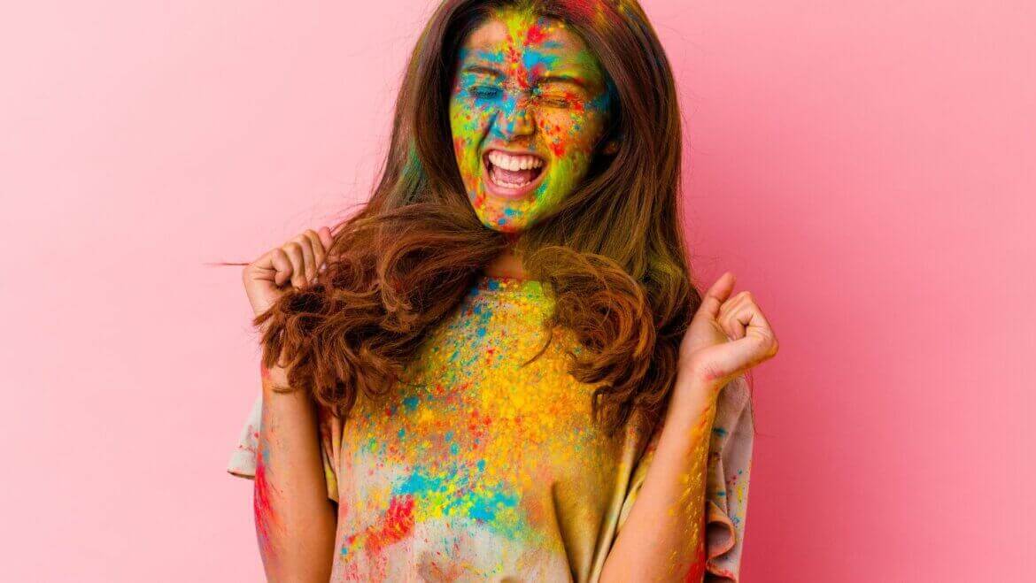 Play carefree as we bring you simple Holi skincare tips!
